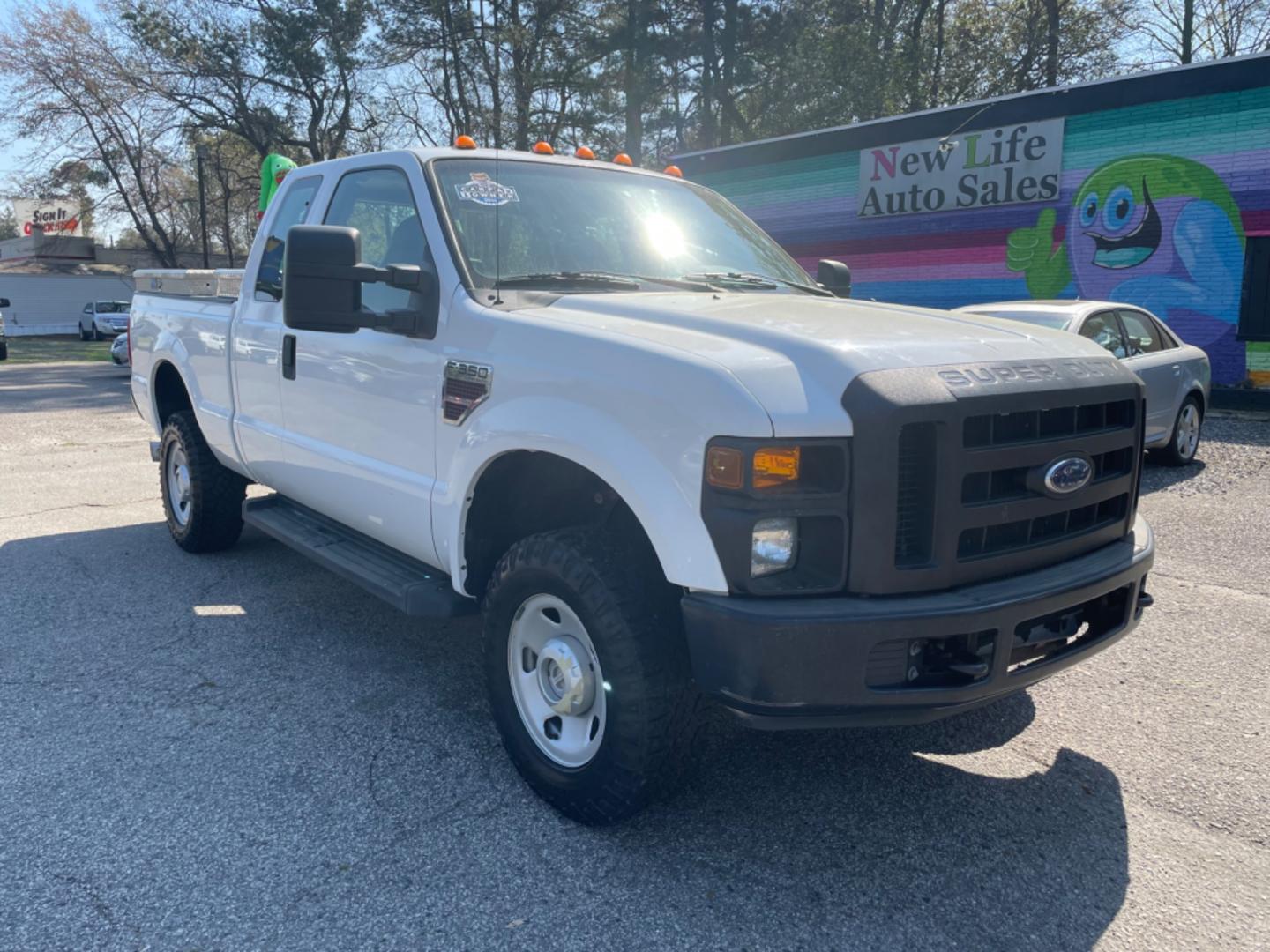 2008 WHITE FORD F-350 SUPERDUTY XL (1FTWX31R28E) with an 6.4L engine, Automatic transmission, located at 5103 Dorchester Rd., Charleston, SC, 29418-5607, (843) 767-1122, 36.245171, -115.228050 - Photo#0